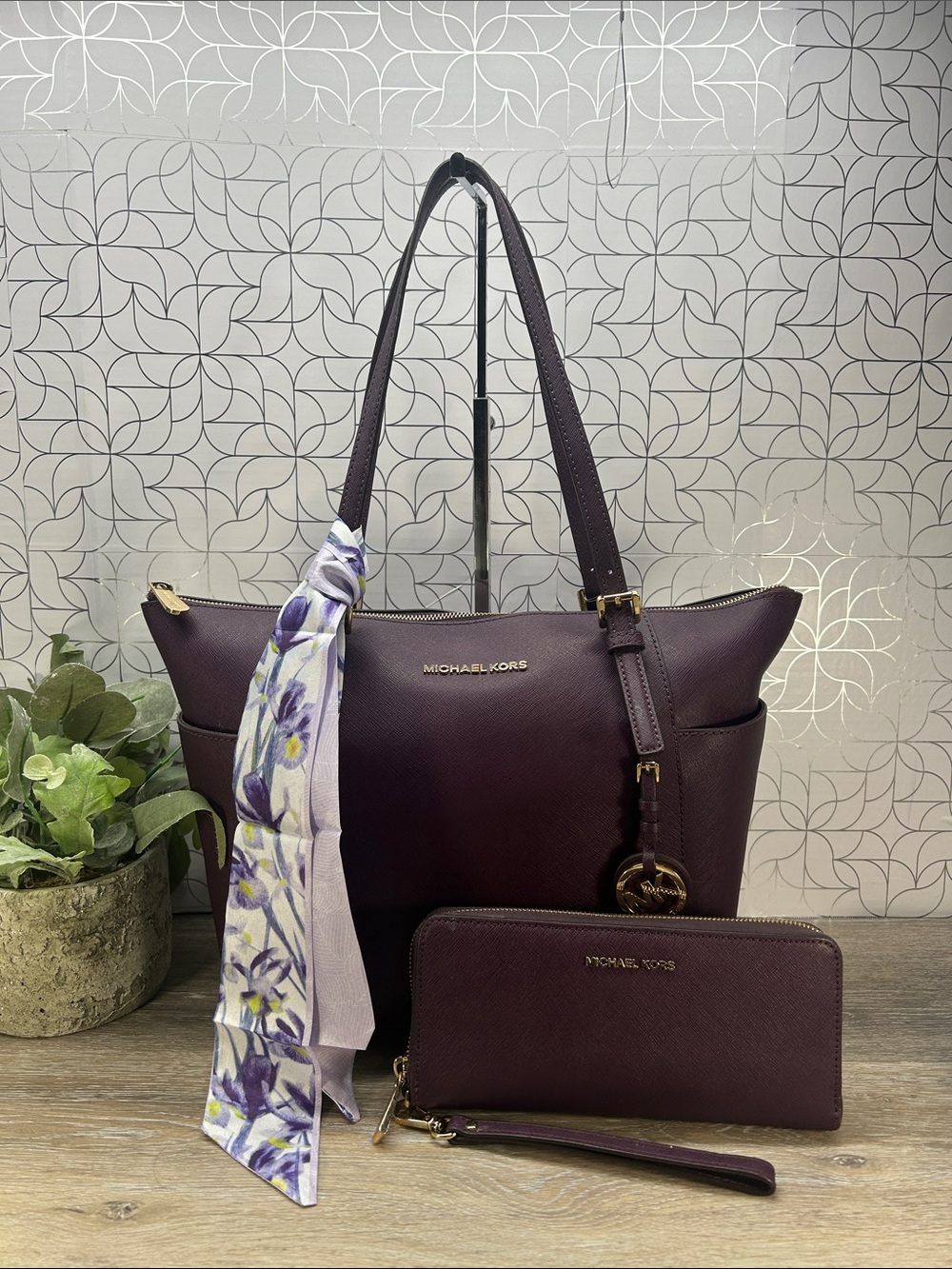 7832 Michael Kors Purple Saffiano Leather Tote with Wallet Set 20841737832